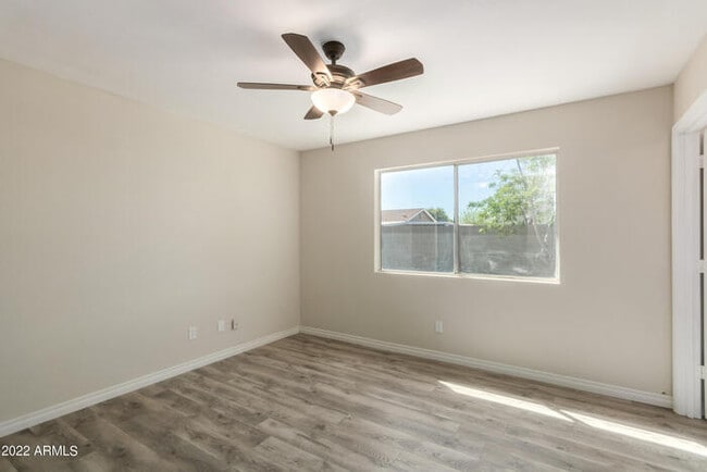 Building Photo - 3 Bedroom Home avaliable in Peoria on 3/31/2026