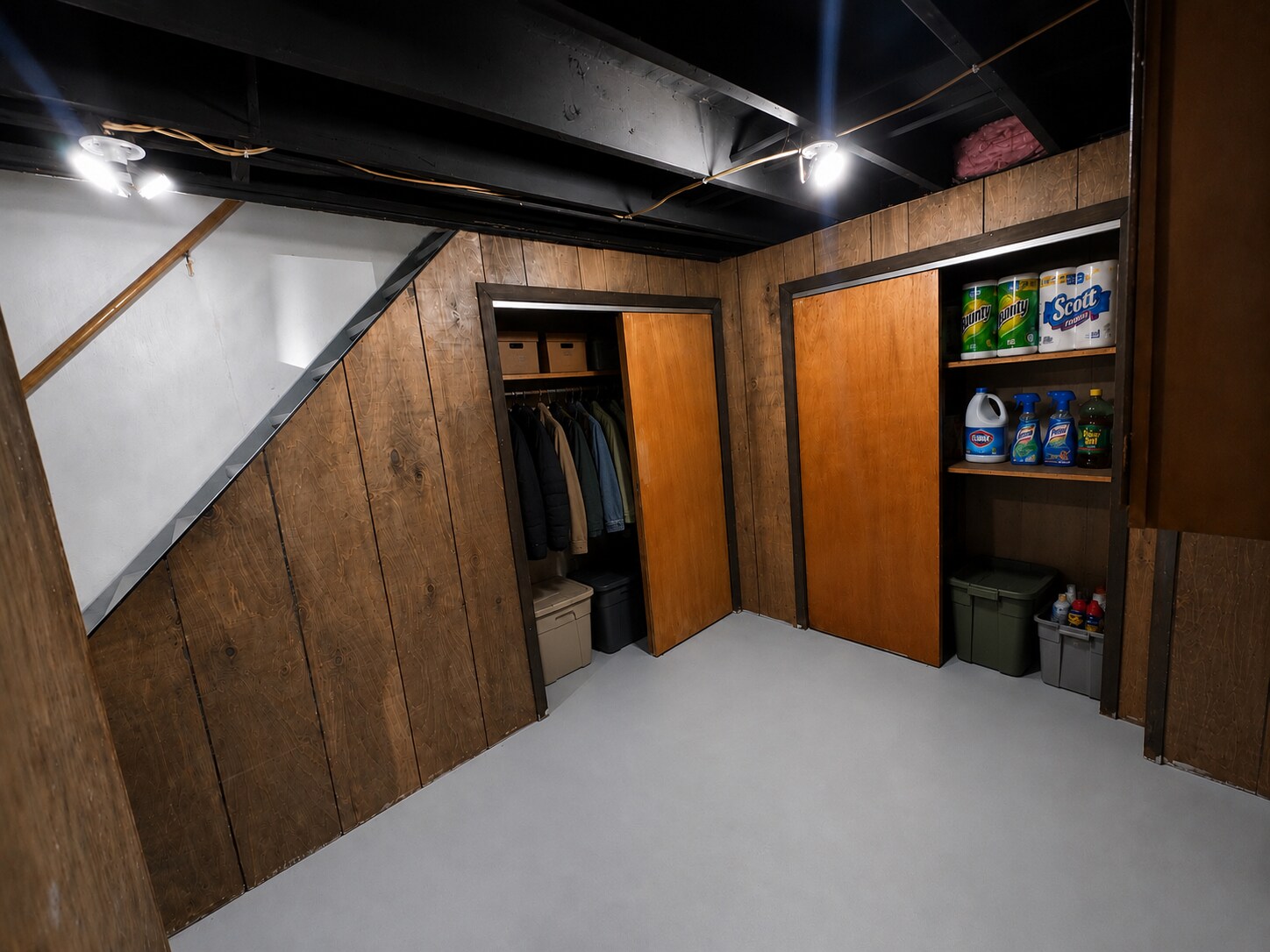 Building Photo - 718 Medford Dr