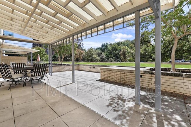 Building Photo - 10201 Grosvenor Pl