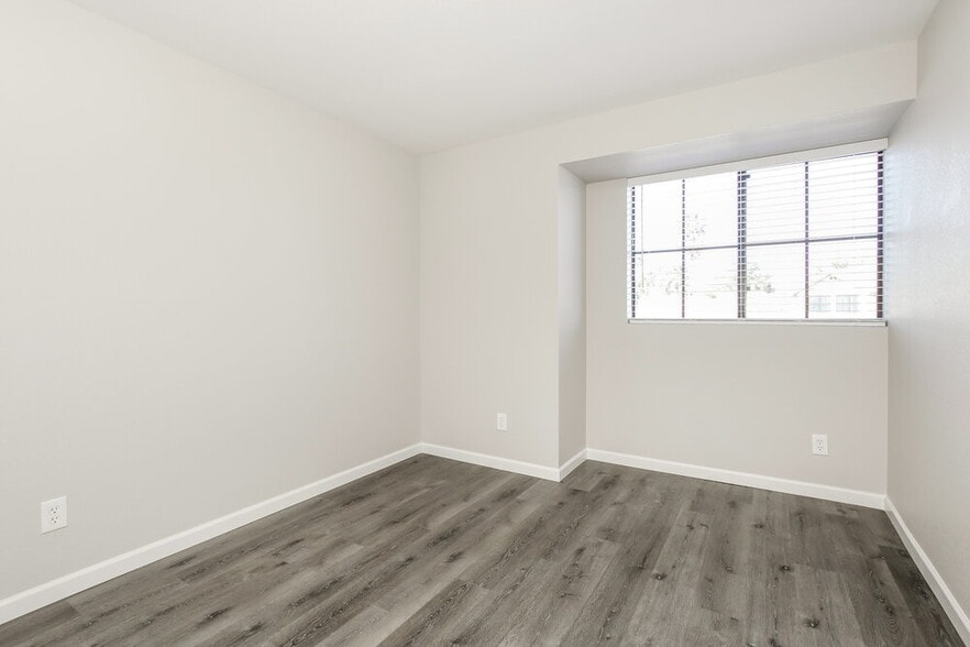 Building Photo - 7519 W Sequoia Dr