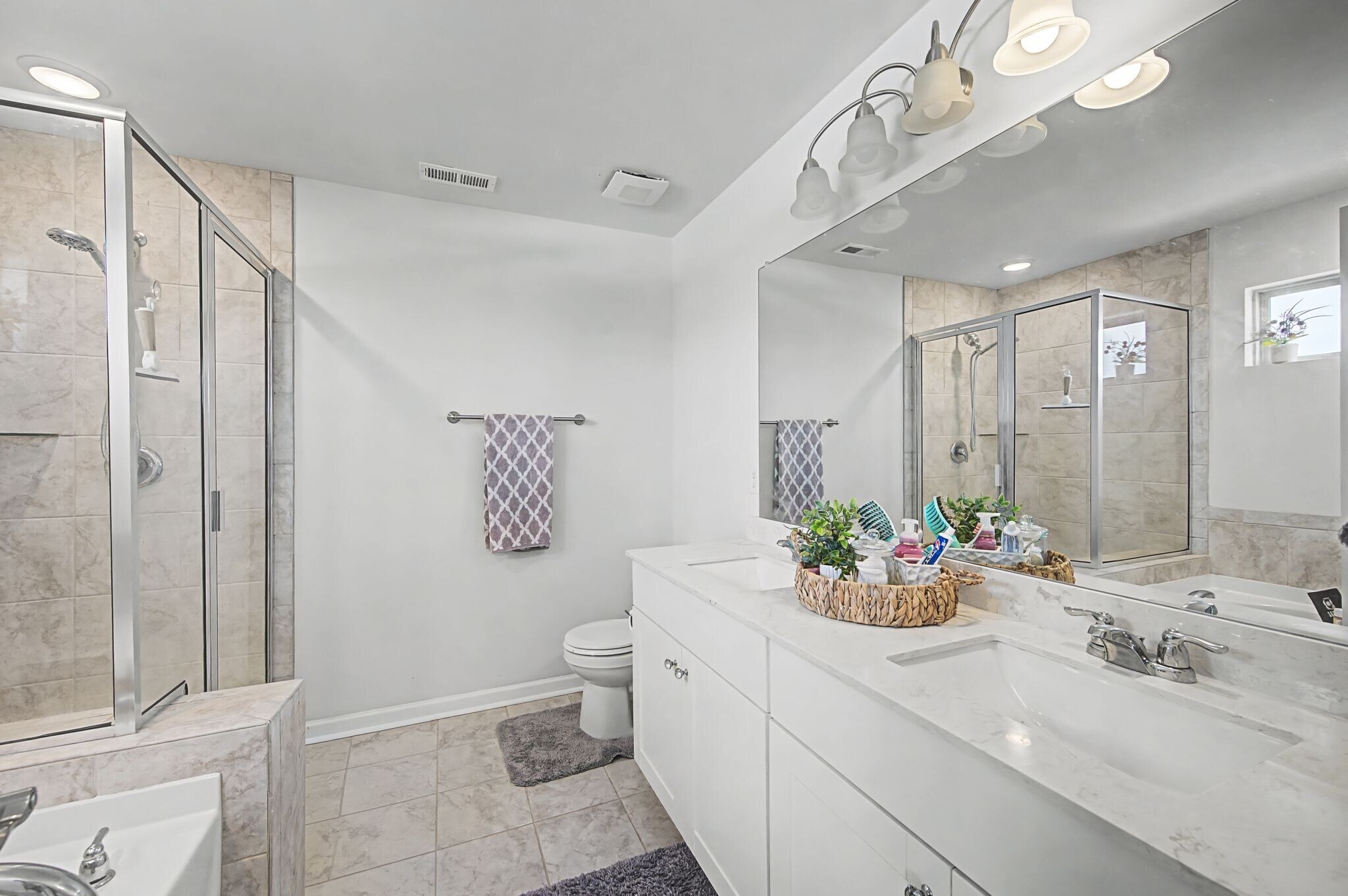 Building Photo - 2784 Nottingham Dr