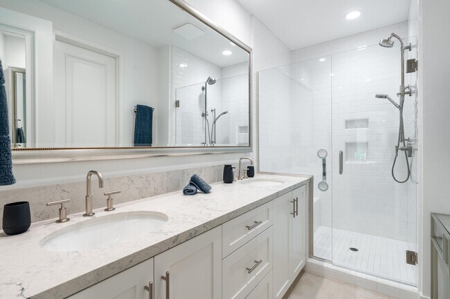 Building Photo - 75642 Via Livorno