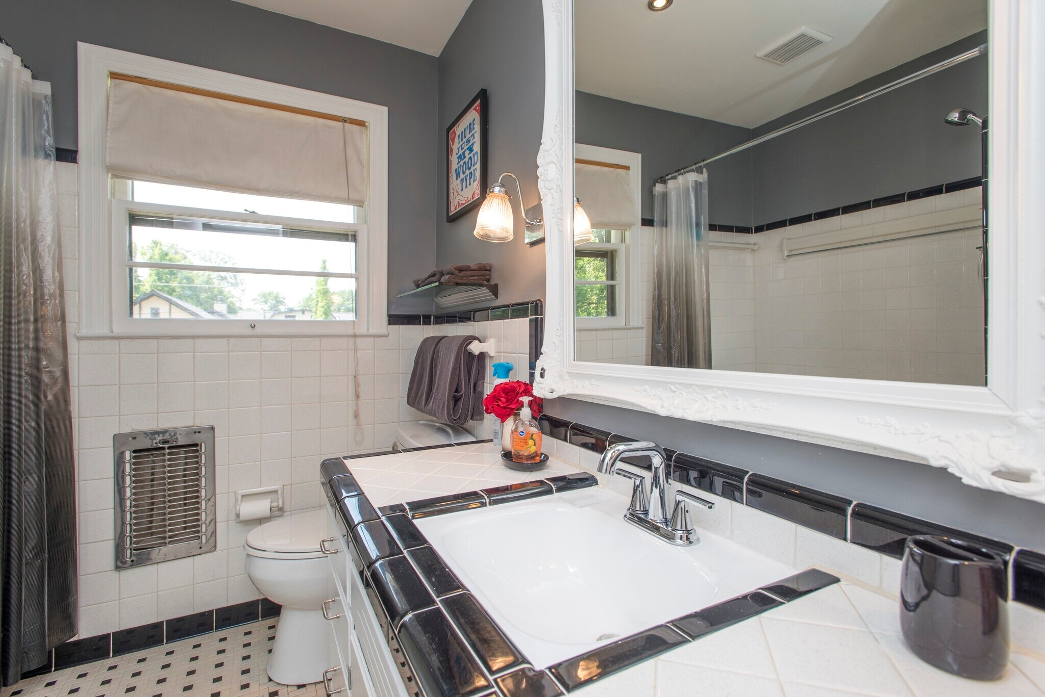 Bath 1 - 1803 Ashwood Ave
