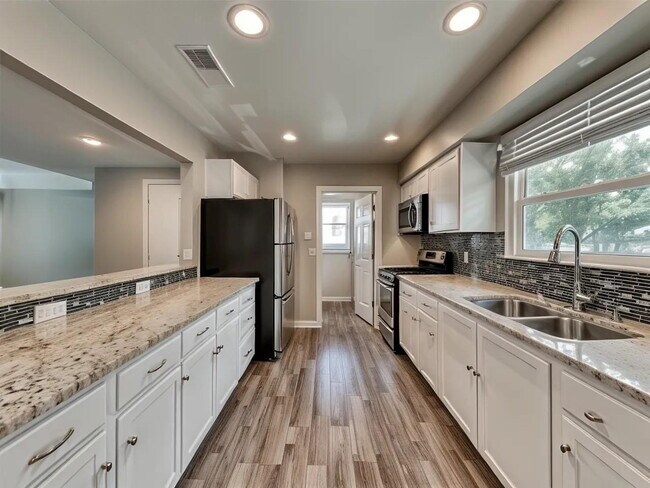 Building Photo - 14036 Stardust Ln