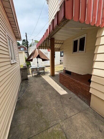 Side/rear entrance and back patio - 166 Southern Ave