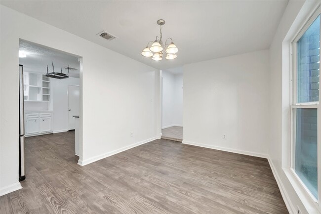 Building Photo - 22102 Breezy Hill Dr