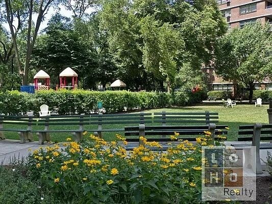 Building Photo - 210 E Broadway