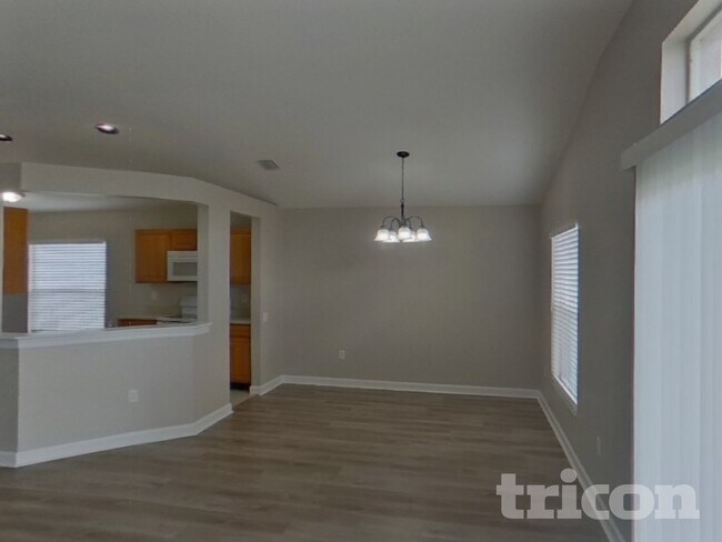 Building Photo - 945 Ridge Haven Dr