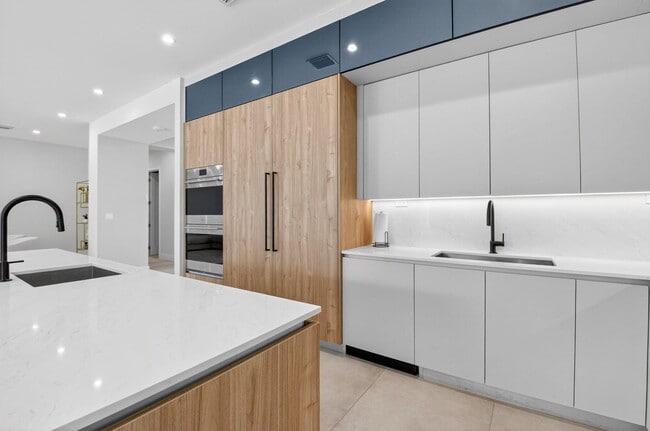 Building Photo - 8521 Ganton Dr