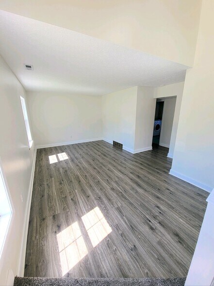 Building Photo - 1300 Cortina Ln