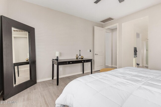 Building Photo - 11022 W Levi Dr