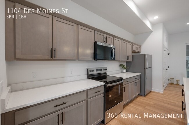 Building Photo - 1104 SW Des Moines St