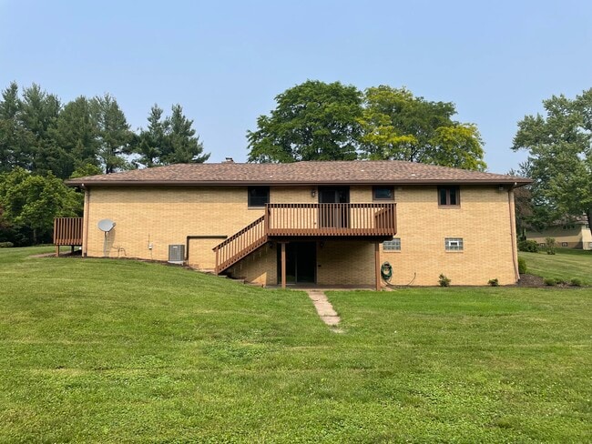 Building Photo - 19 Plainview Dr