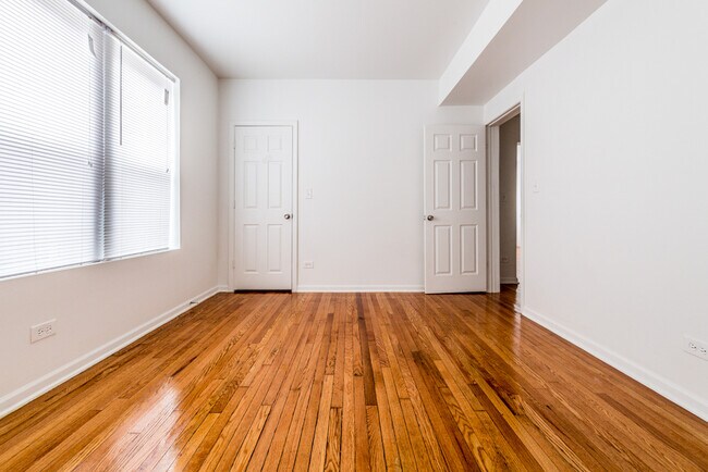 Building Photo - 7406 S Perry Ave