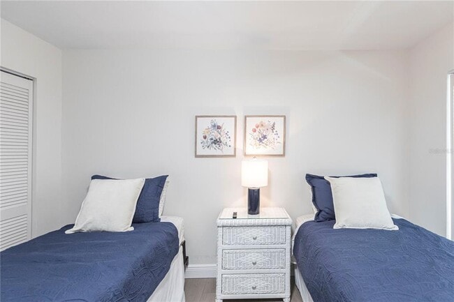 Building Photo - 1055 W Peppertree Dr