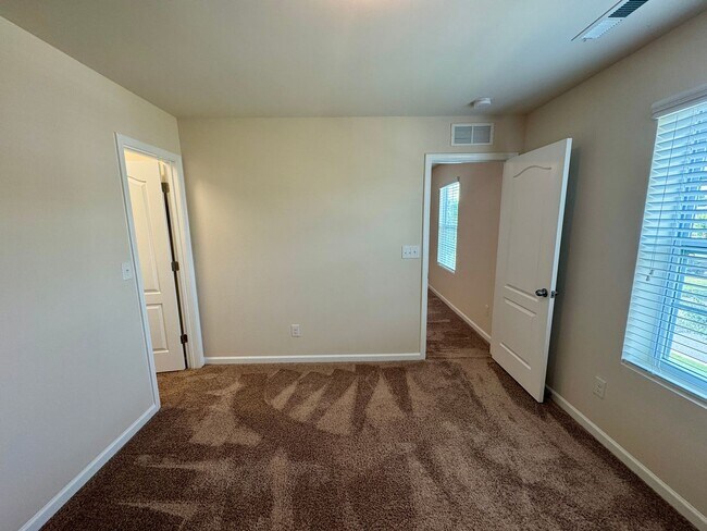 Building Photo - Spacious 5BR/3BA Home in Fort Mill