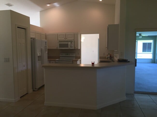 Building Photo - Beautiful 3 /2 Home with HUGE Lanai!