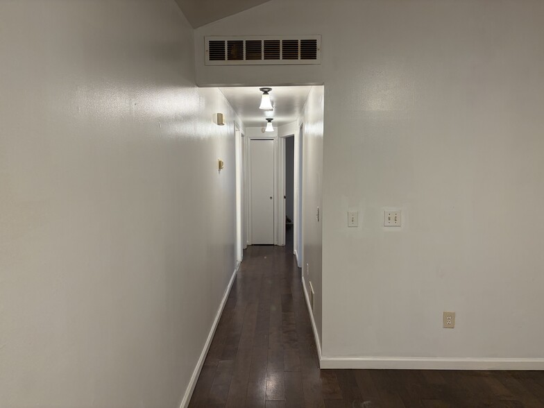 Building Photo - 15541 Frazho Rd