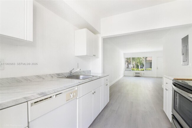 Building Photo - 1050 98th St