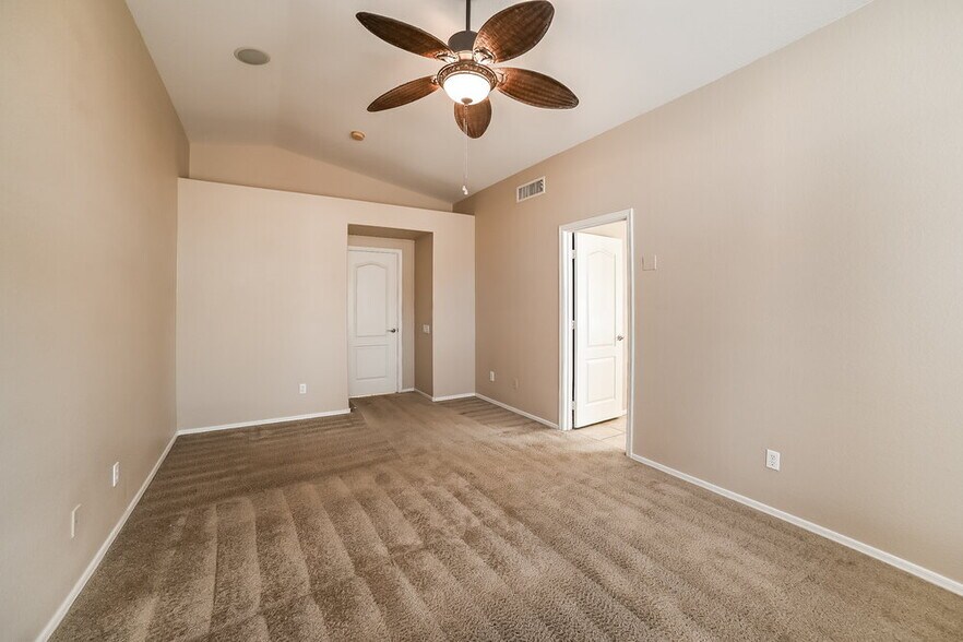 Building Photo - 6660 W Monona Dr