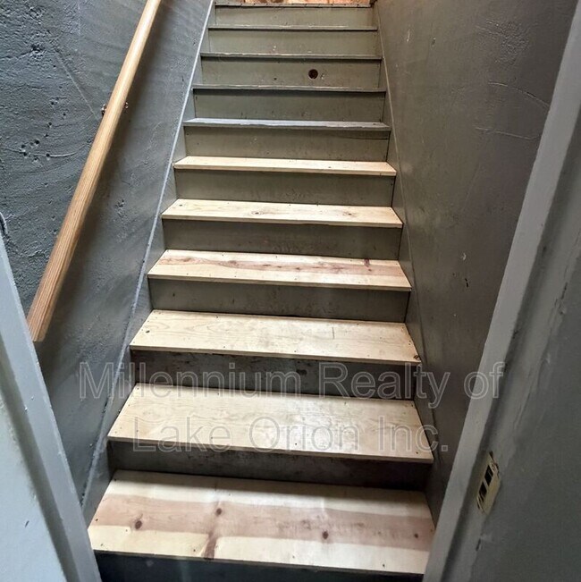 Building Photo - 49 Neome Dr