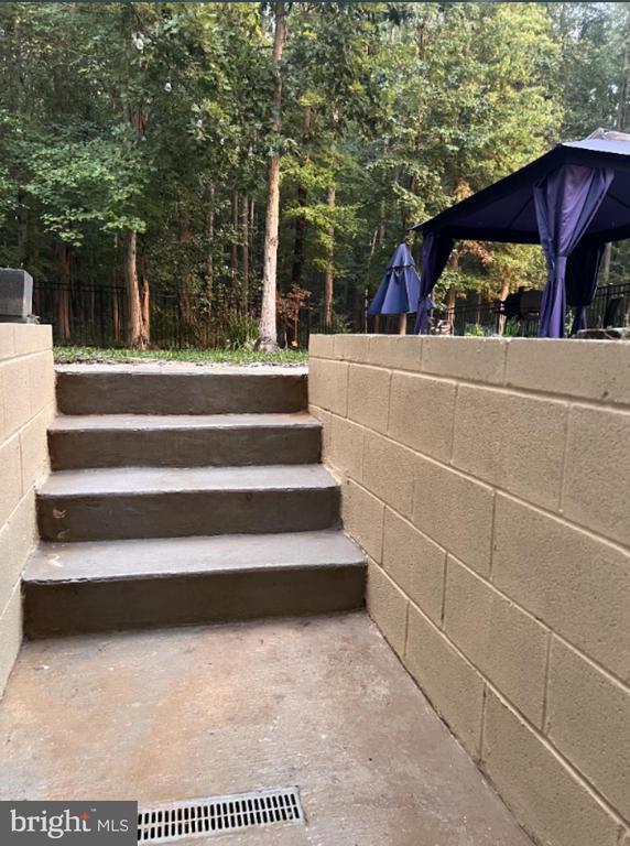 Building Photo - 353 Daleview Dr