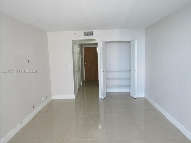 Building Photo - 7601 E Treasure Dr