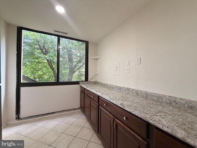 Building Photo - 487 N Armistead St