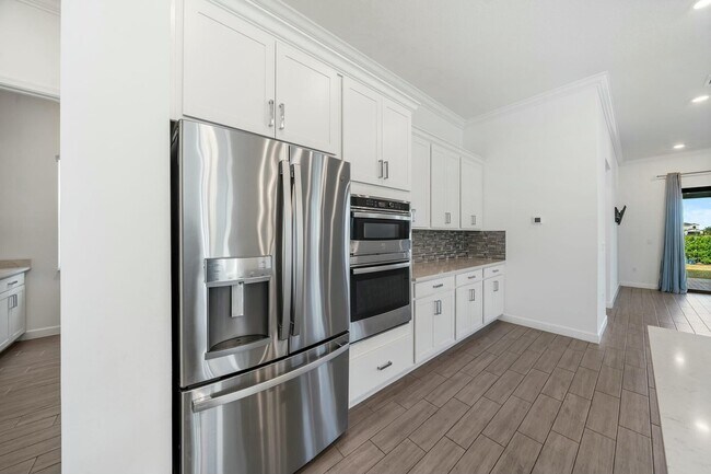 Building Photo - 601 SE Fascino Cir