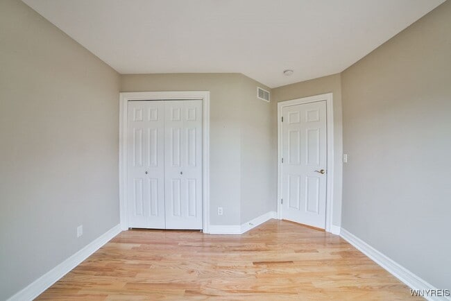 Building Photo - 480 Whitehaven Rd