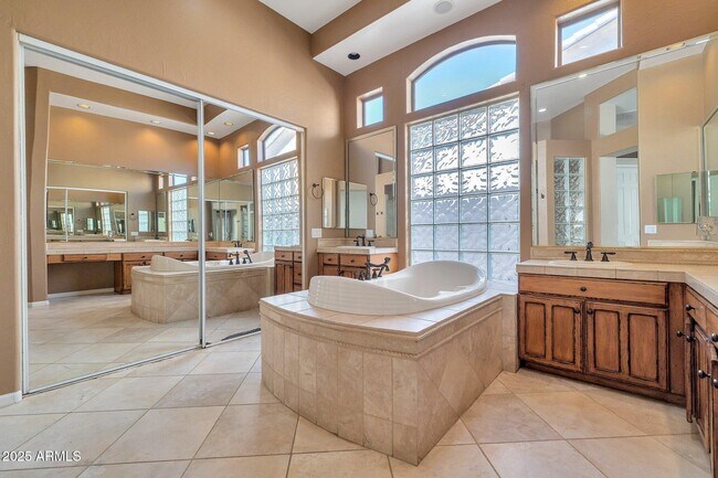 Building Photo - 7694 E Manana Dr