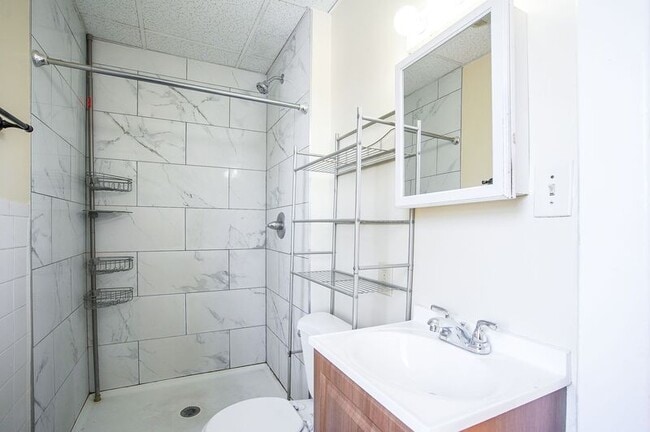 Building Photo - 15 Casimir St