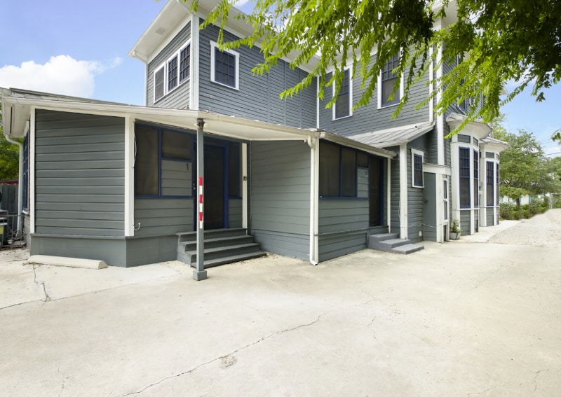 Building Photo - 118 Delaware St