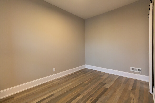 Building Photo - 3755 W Addison St
