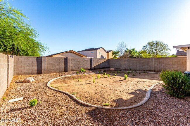 Building Photo - 1891 E Cowboy Cove Trail
