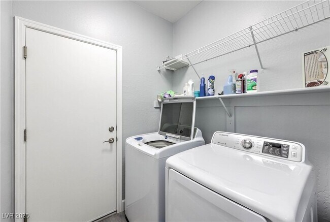 Building Photo - 2538 Venus Star St