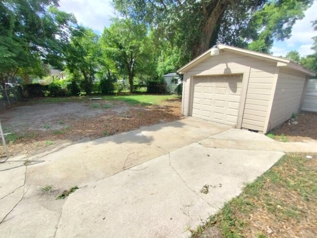 Building Photo - 1202 Lila Ave