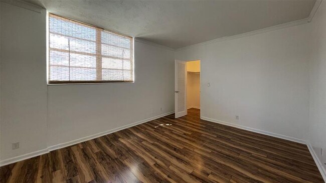 Building Photo - 3001 S Ocean Dr