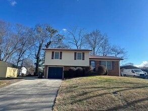 Building Photo - 5025 Lake Cir Dr NE