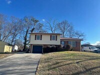 Building Photo - 5025 Lake Cir Dr NE