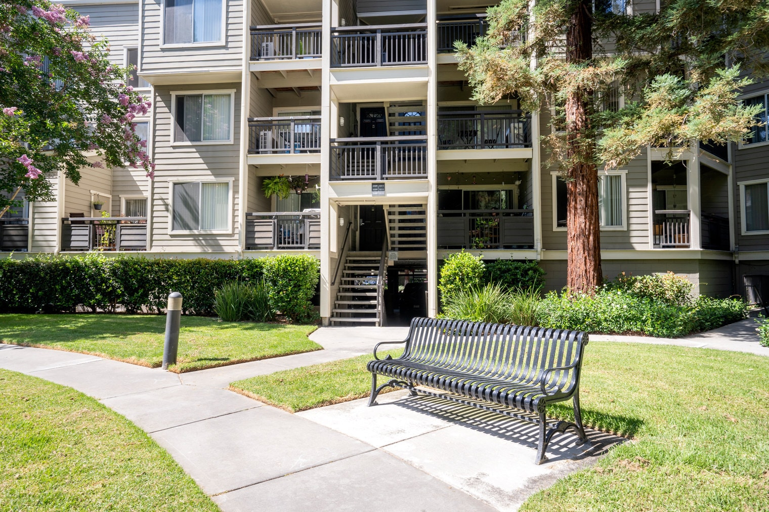 Building Photo - 141 Saratoga Ave