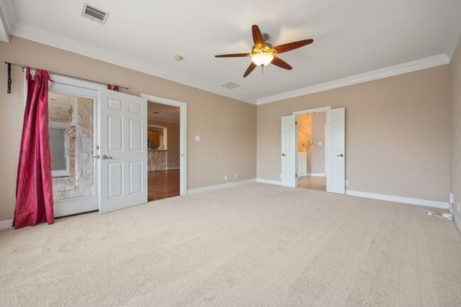 Building Photo - Spacious 2 Story 5 Bedroom , 4 full bathrooms located in Stone Oak!