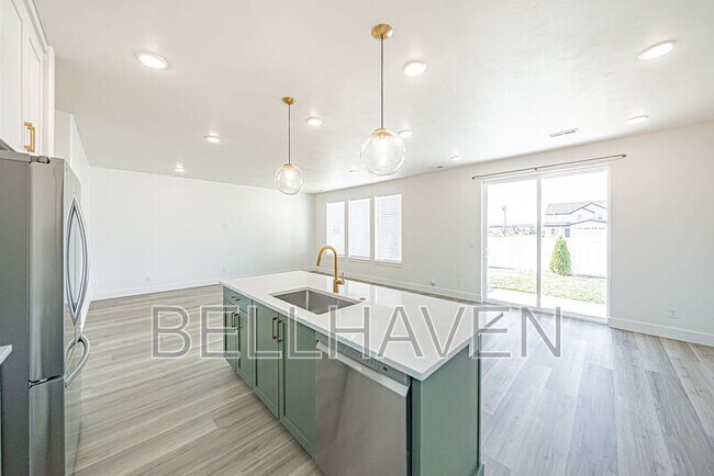 Building Photo - 667 S 2275 W