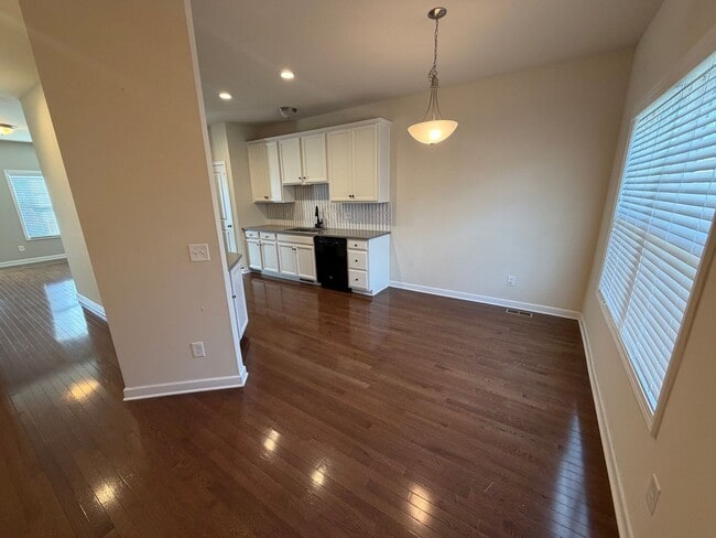 Building Photo - 3 Bed/3 Bath Townhome Christiansburg