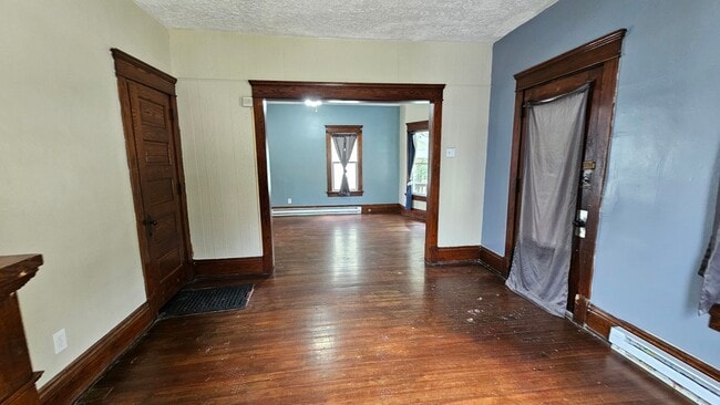 Building Photo - 3 bedroom 1 bath single family home in Man...