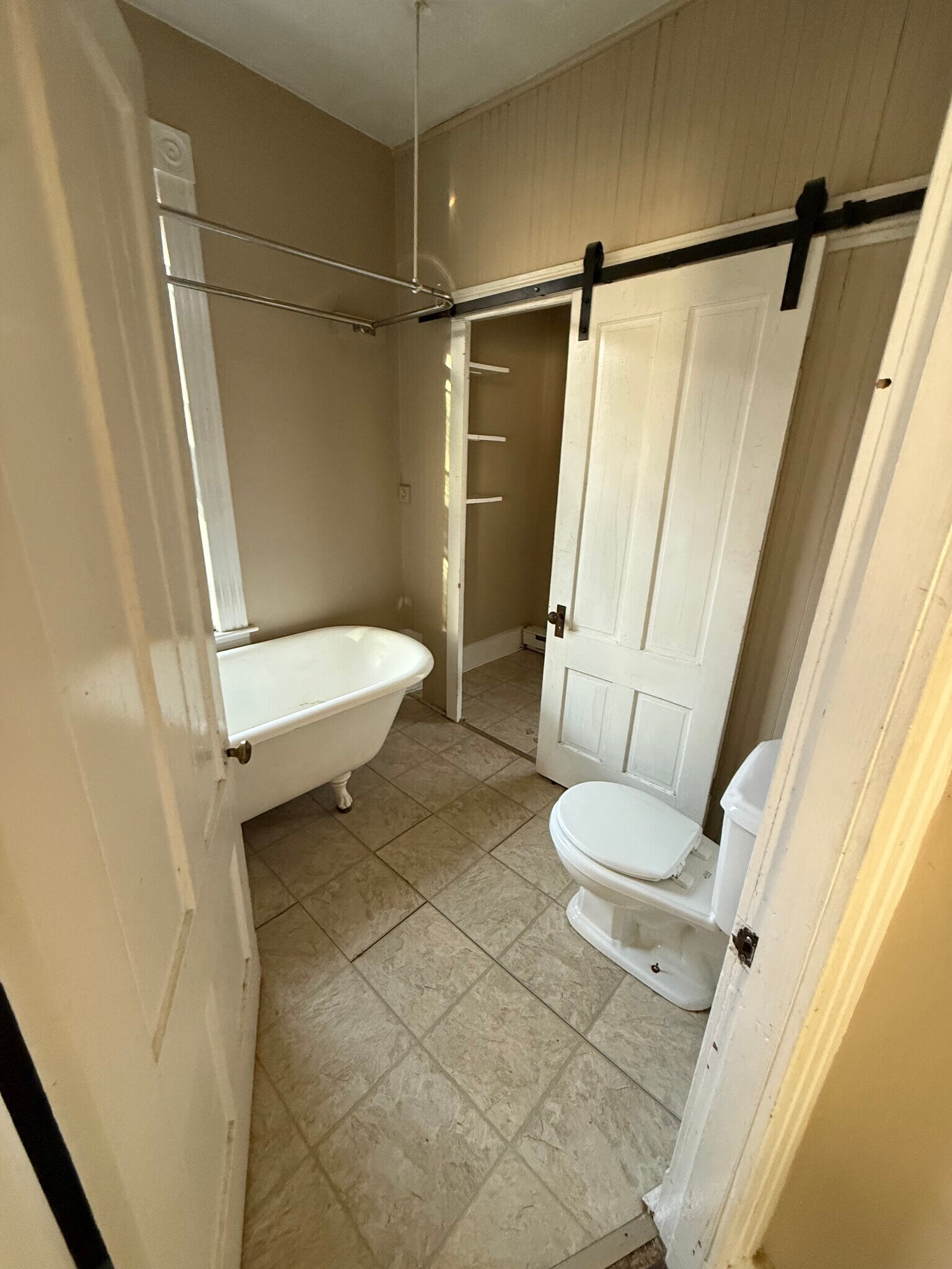 Building Photo - 17 Sunnyside Ave