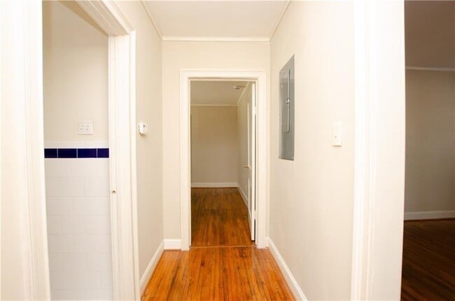 Building Photo - 1398 Woodmont Ln NW