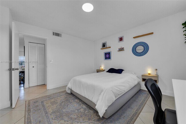 Building Photo - 333 SW 86th Ave