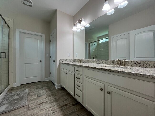 Building Photo - 17027 Challory Gln Wy