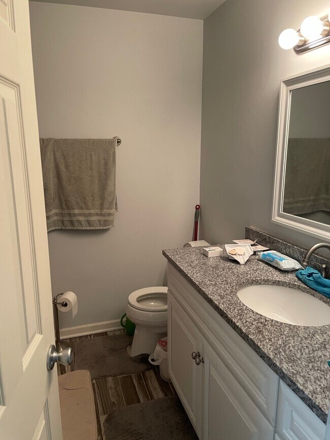 Building Photo - 809 Broadfield Dr